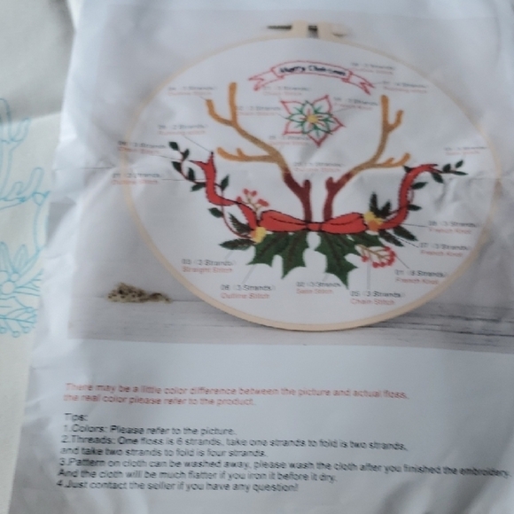 Merry Christmas Embroidery Kit with Red and Green Threads - Picture 5 of 7